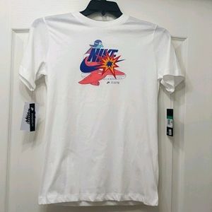 New Nike Boys t-shirt. Size xl